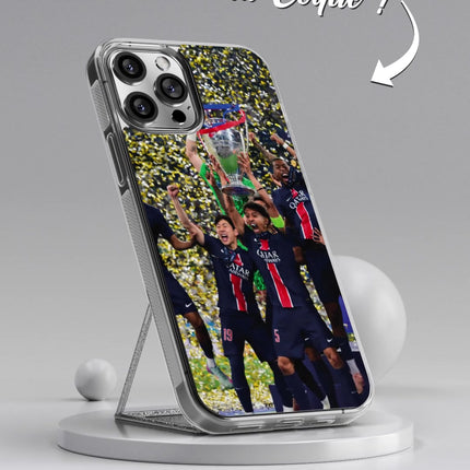 Vidéo Coque foot PARIS SG COLLECTOR CHAMPIONS D'EUROPE CHAMPIONS LEAGUE 2025 CONFETTIS - TEAMCOQUES